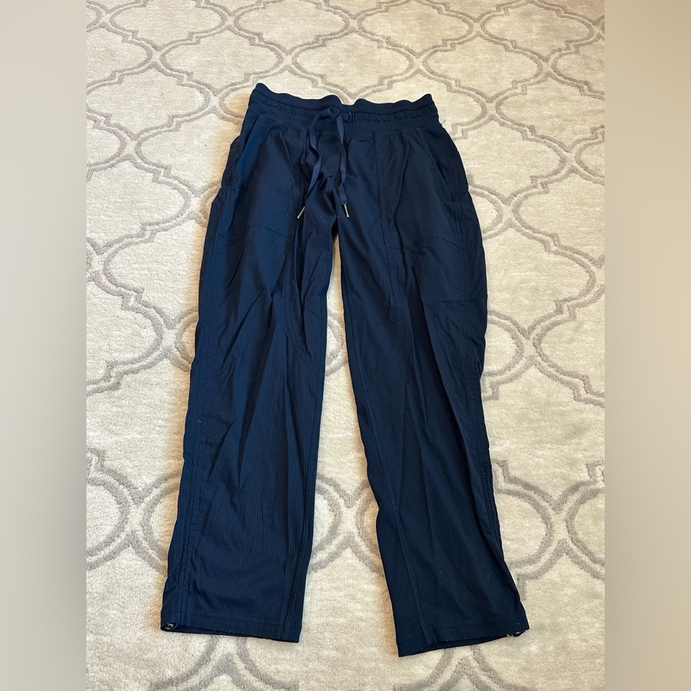 Lululemon Dance Studio Mid-Rise Crop 25", size 4
